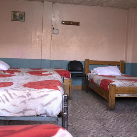Hostal Carlos Luis กีโต ภายนอก รูปภาพ