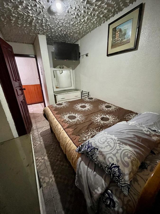 Hostal Carlos Luis กีโต ภายนอก รูปภาพ
