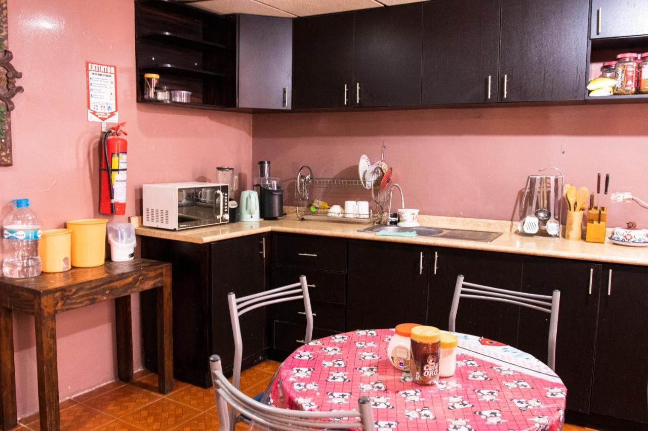 Hostal Carlos Luis กีโต ภายนอก รูปภาพ