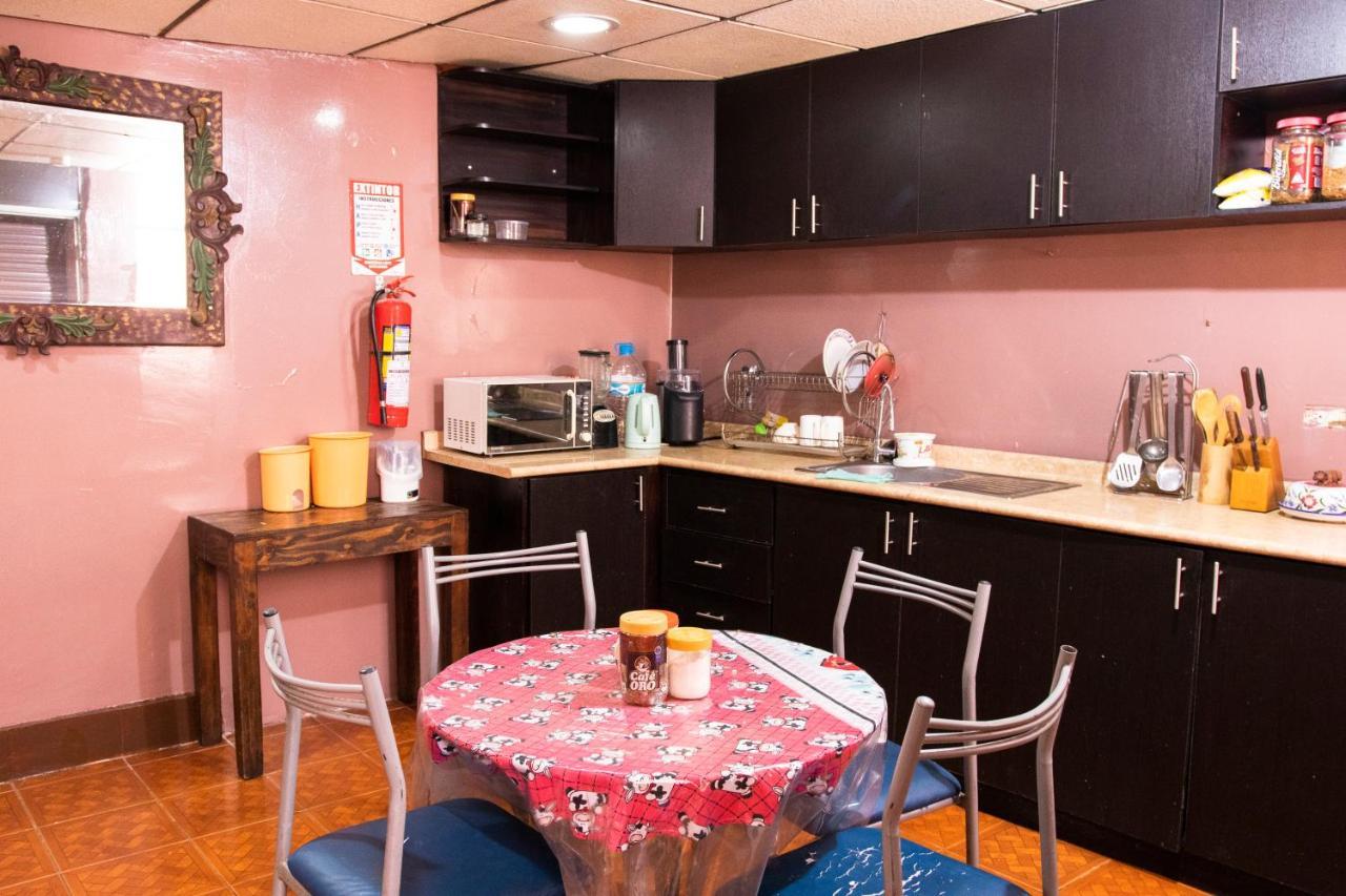 Hostal Carlos Luis กีโต ภายนอก รูปภาพ