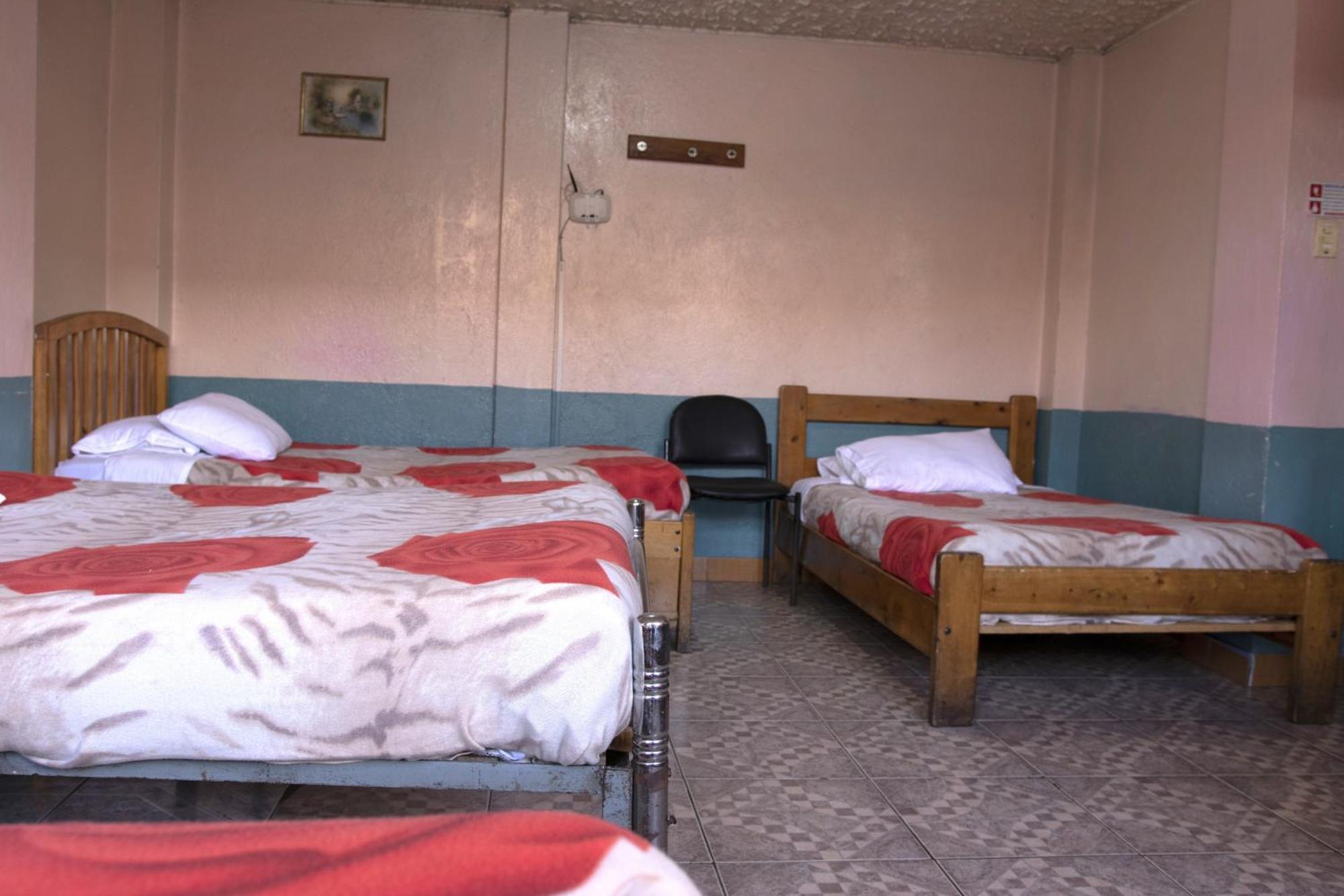 Hostal Carlos Luis กีโต ภายนอก รูปภาพ