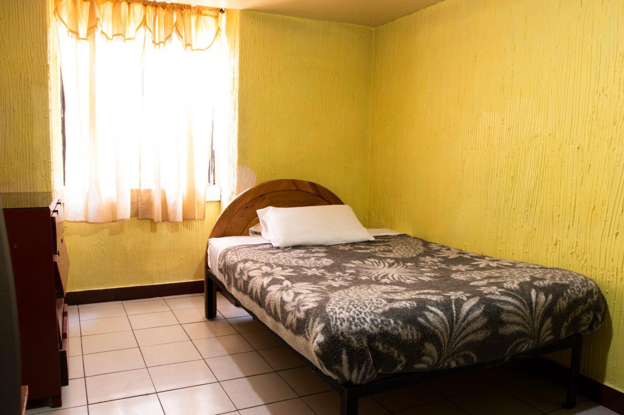 Hostal Carlos Luis กีโต ภายนอก รูปภาพ