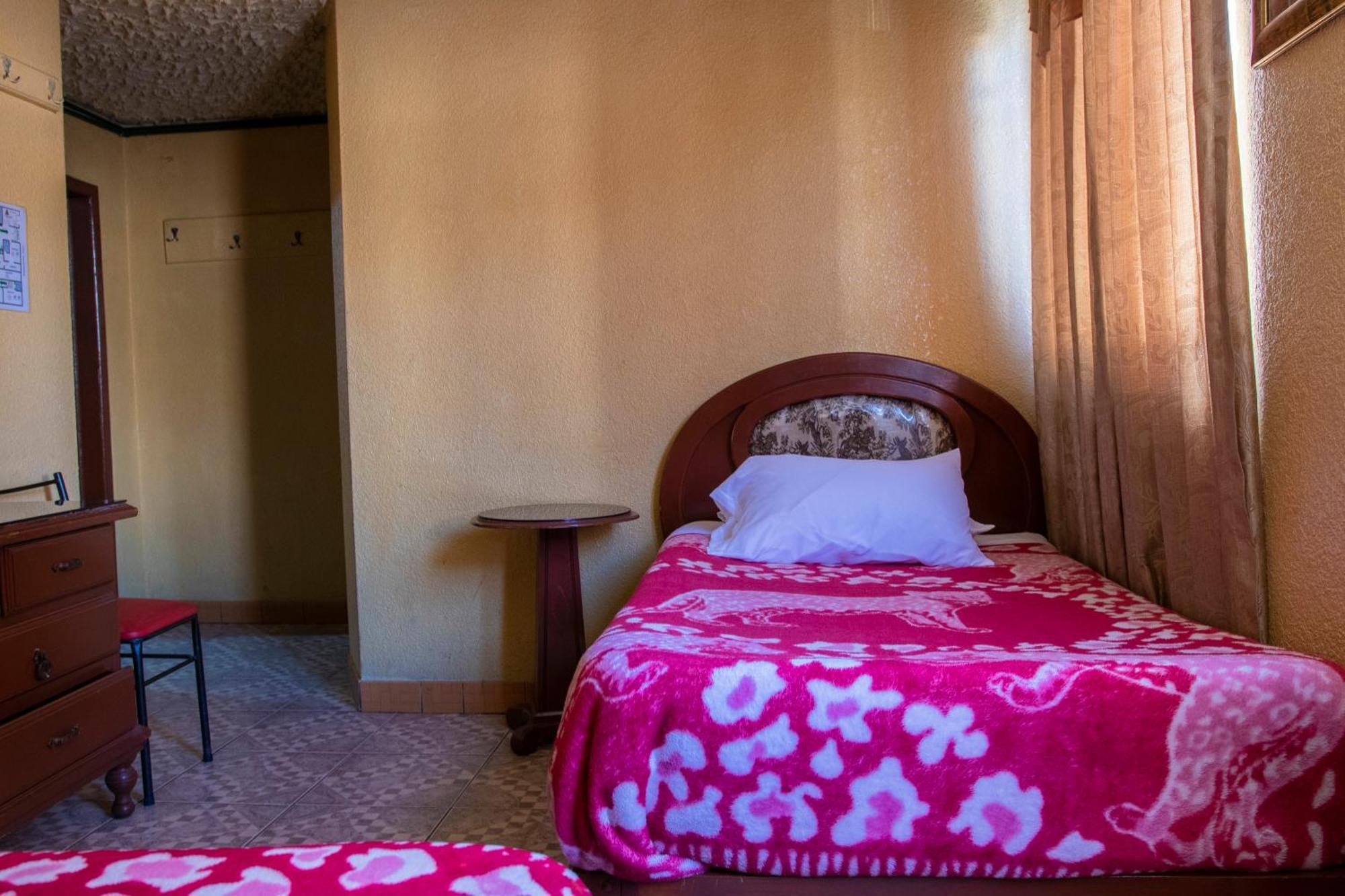 Hostal Carlos Luis กีโต ภายนอก รูปภาพ