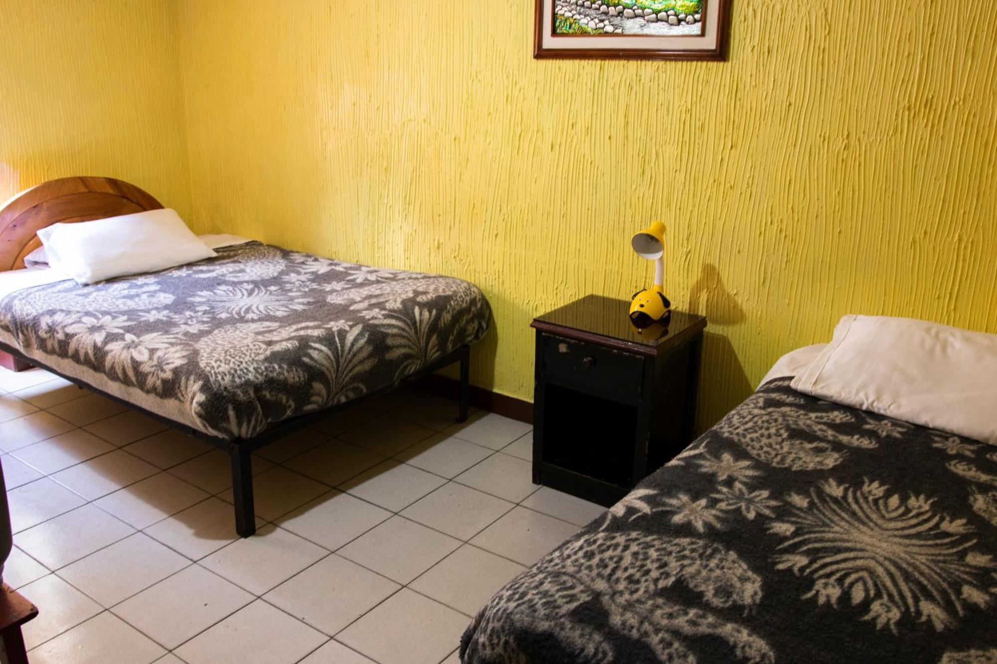 Hostal Carlos Luis กีโต ภายนอก รูปภาพ