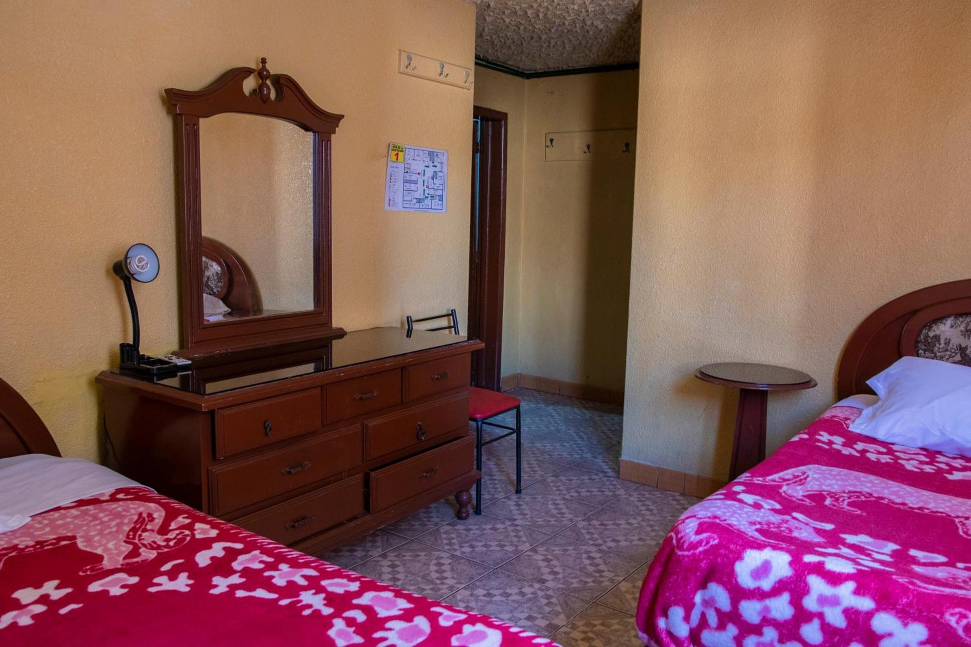 Hostal Carlos Luis กีโต ภายนอก รูปภาพ