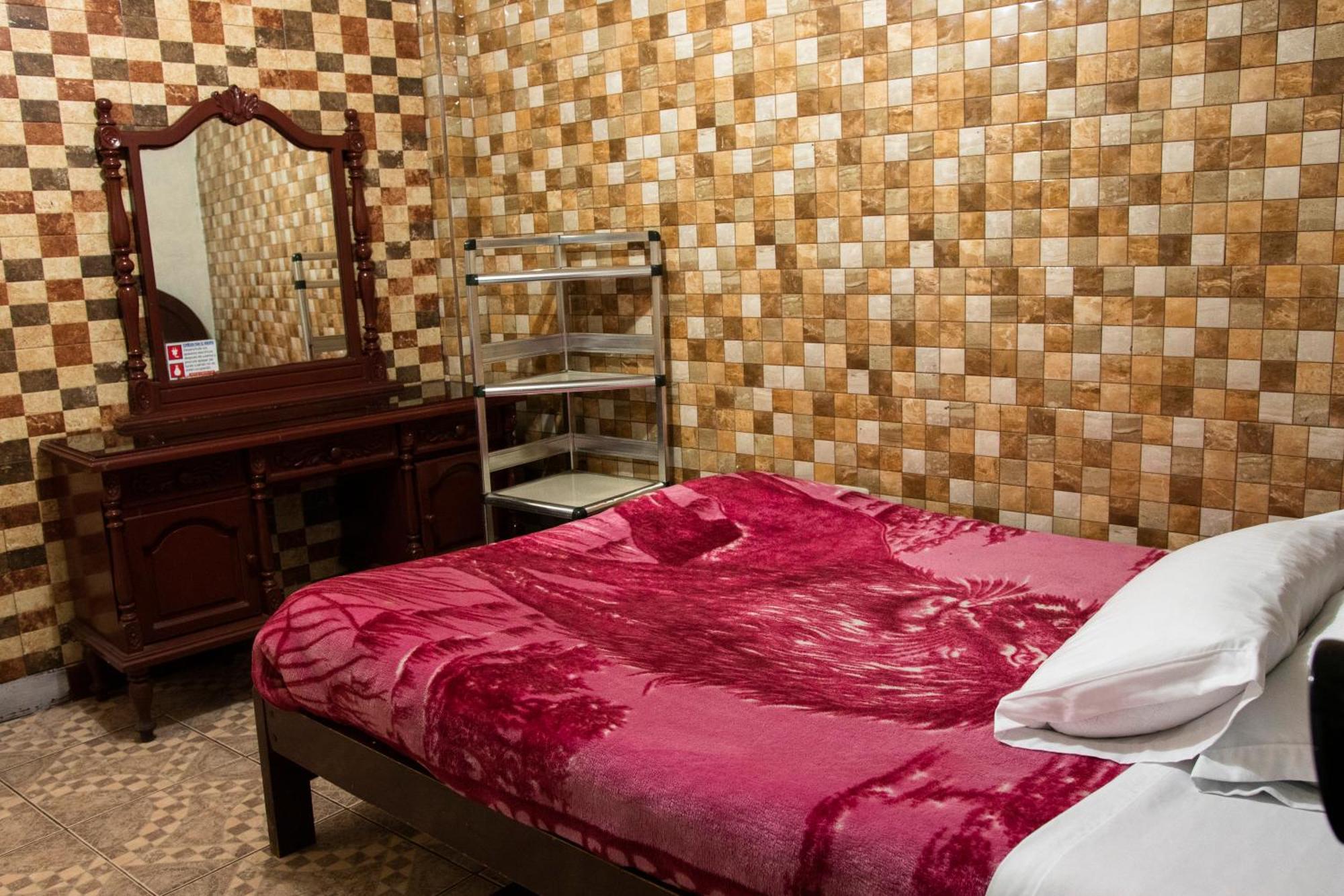 Hostal Carlos Luis กีโต ภายนอก รูปภาพ