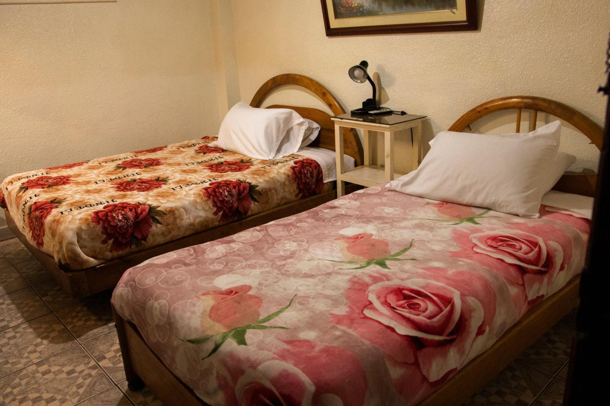 Hostal Carlos Luis กีโต ภายนอก รูปภาพ